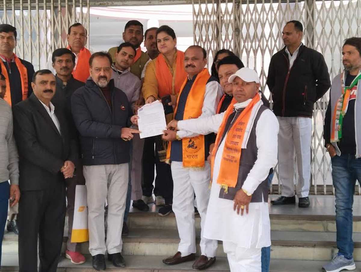 फिल्म पठान के खिलाफ हिंदू रक्षा सेना ने खोला मोर्चा